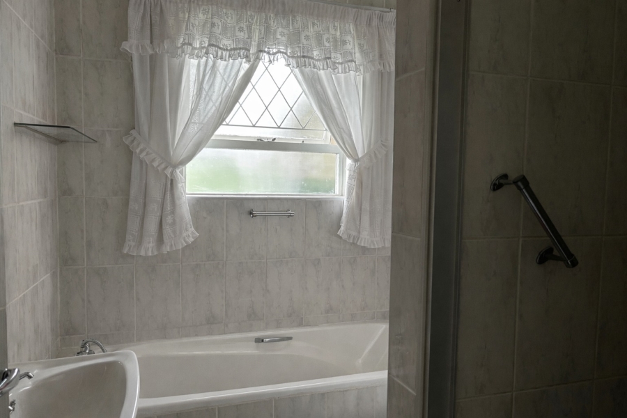 2 Bedroom Property for Sale in Kabega Park Eastern Cape